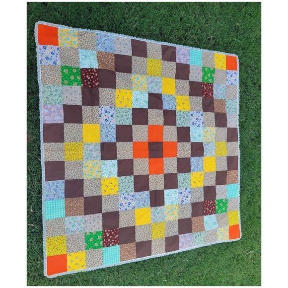 Vintage 1970's Hamdmade Baby Blanket Quilt Throw - Picture 8 of 8